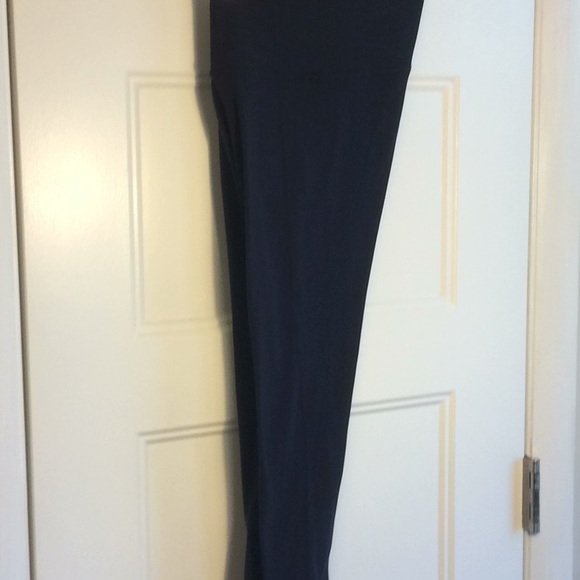Athleta Powervita navy crops - Picture 3 of 8